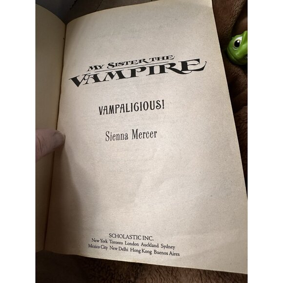 My Sister The Vampire book 3 And 4 Re-Vamped! Vampilicious! Sierra Mercer READ - Picture 16 of 16